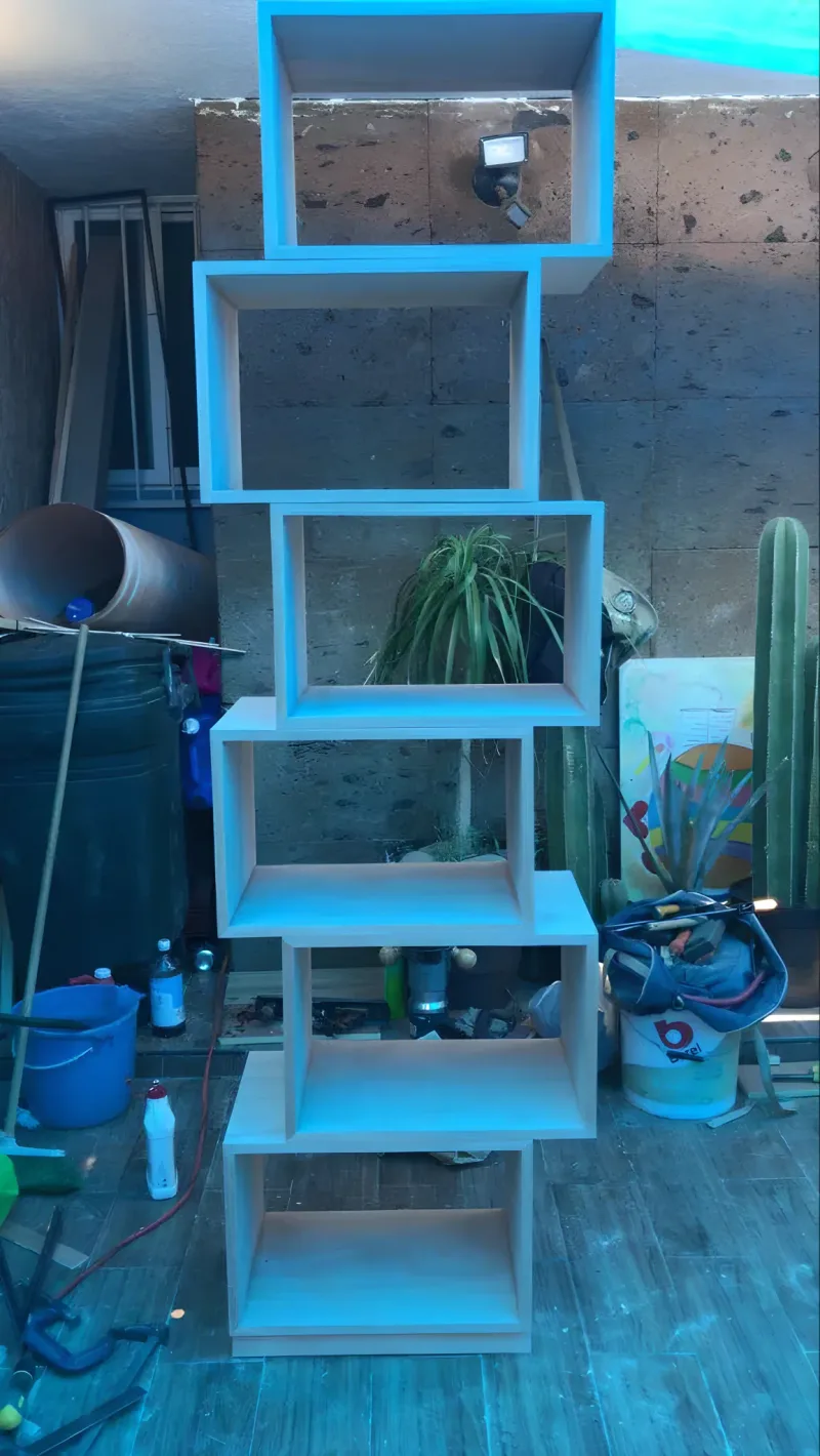 Librero modular asimétrico madera clara