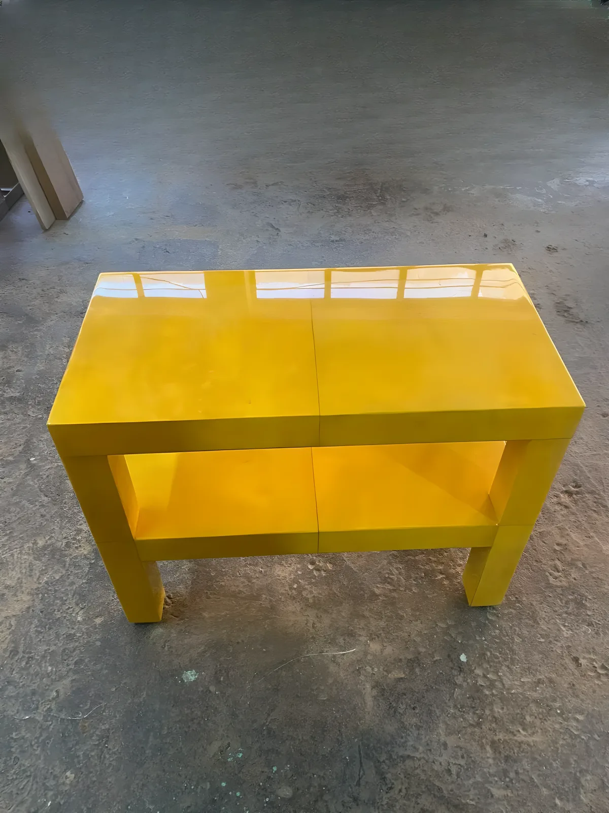 Cube side table in bright yellow lacquer, High Gloss finish for modern accent